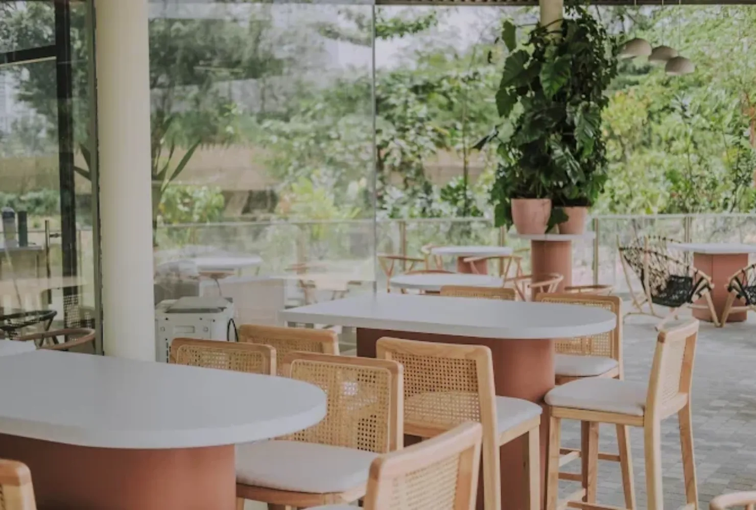 cafes near jurong lake gardens