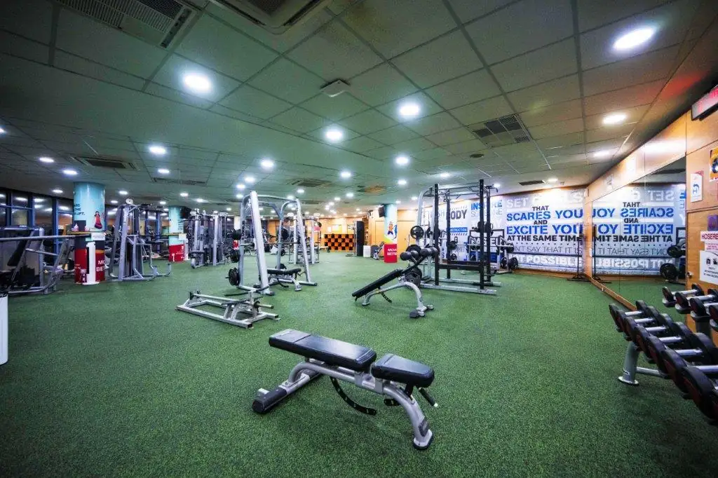 jurong east stadium gym: equipment