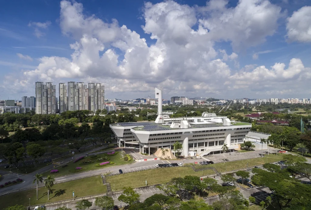 Significance as a commercial and office district_